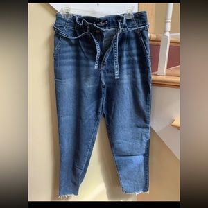 Hollister Ultra High Rise Paper bag Mom Jeans - 11R